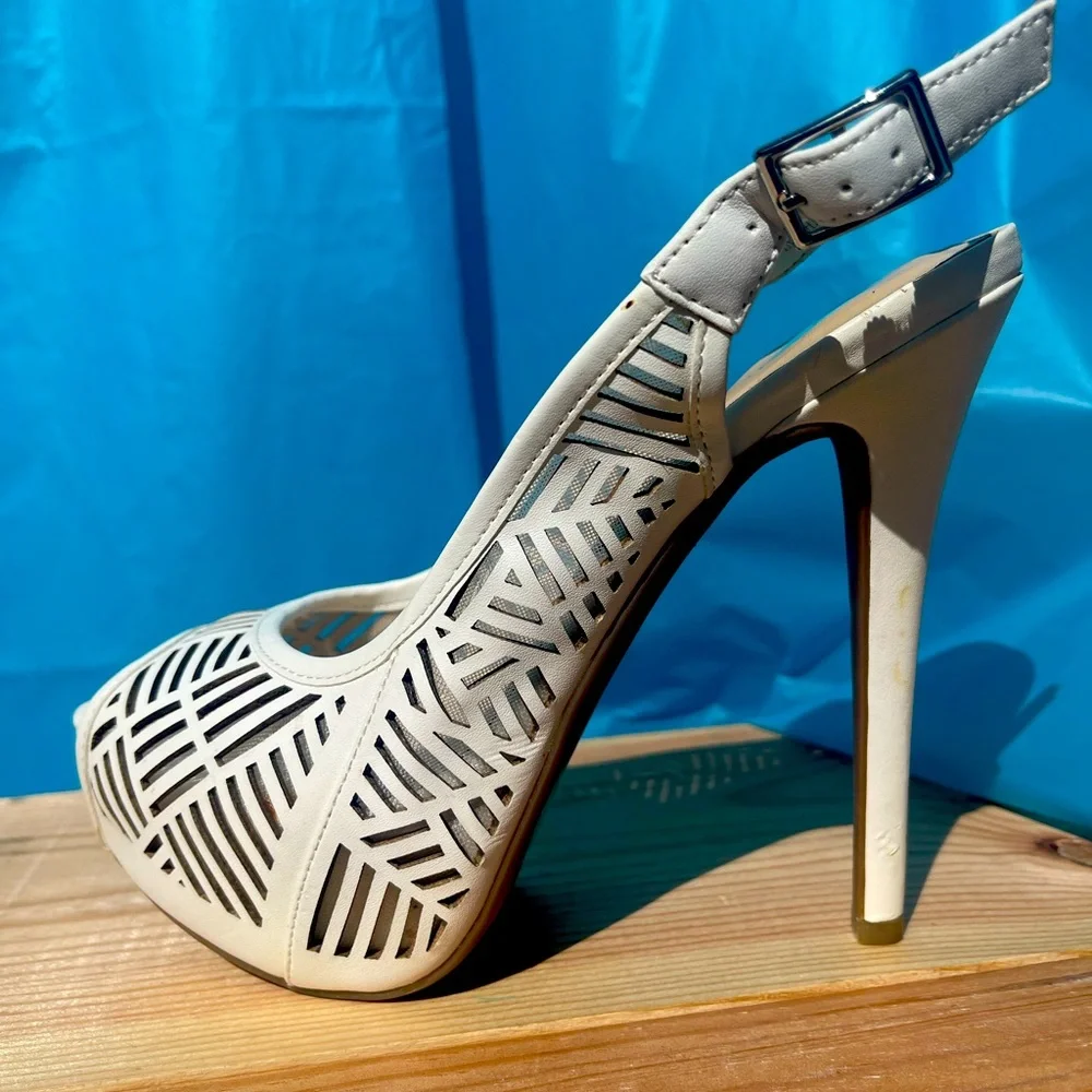 BCBG platforms white size 6 never worn